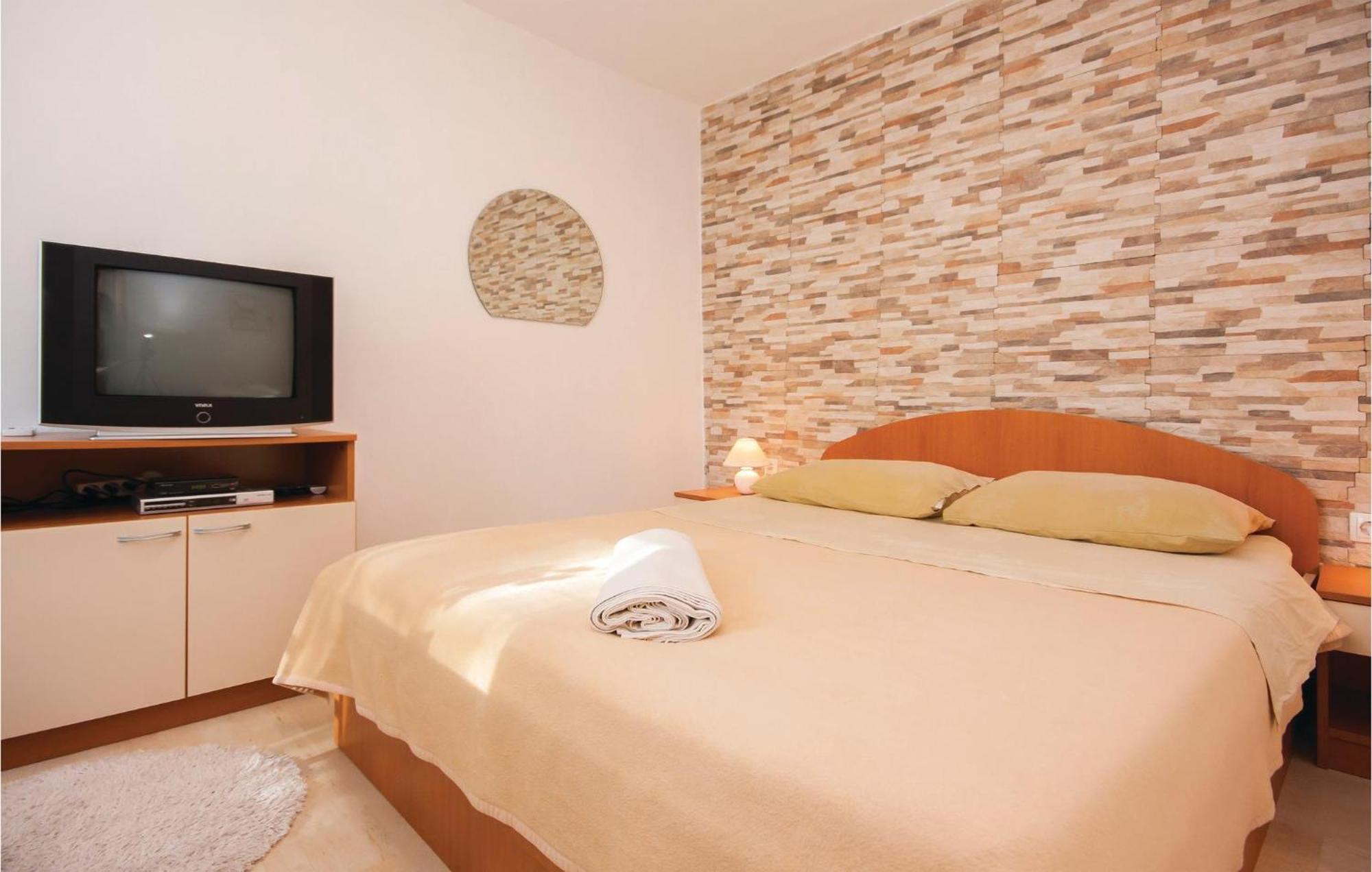 Nice Apartment In Raslina With House Sea View Bagian luar foto